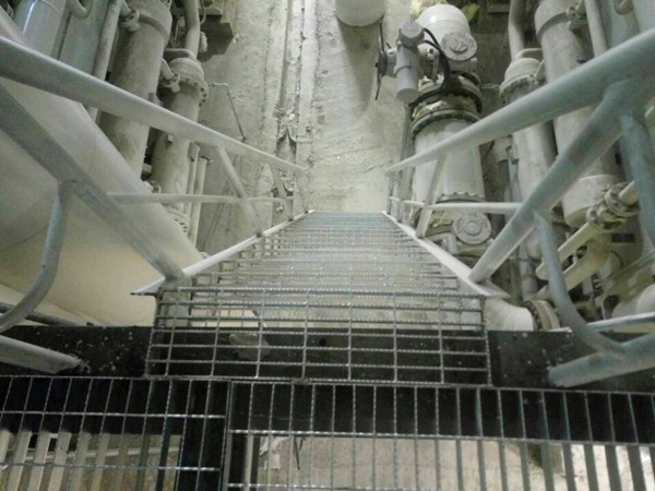 踏步板實(shí)際安裝實(shí)例